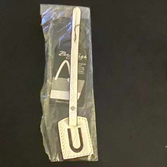 NWT “K•Carroll” Bag Tag, Monogram Letter "U" White Bag Tag with "Black" Letter - Picture 3 of 7